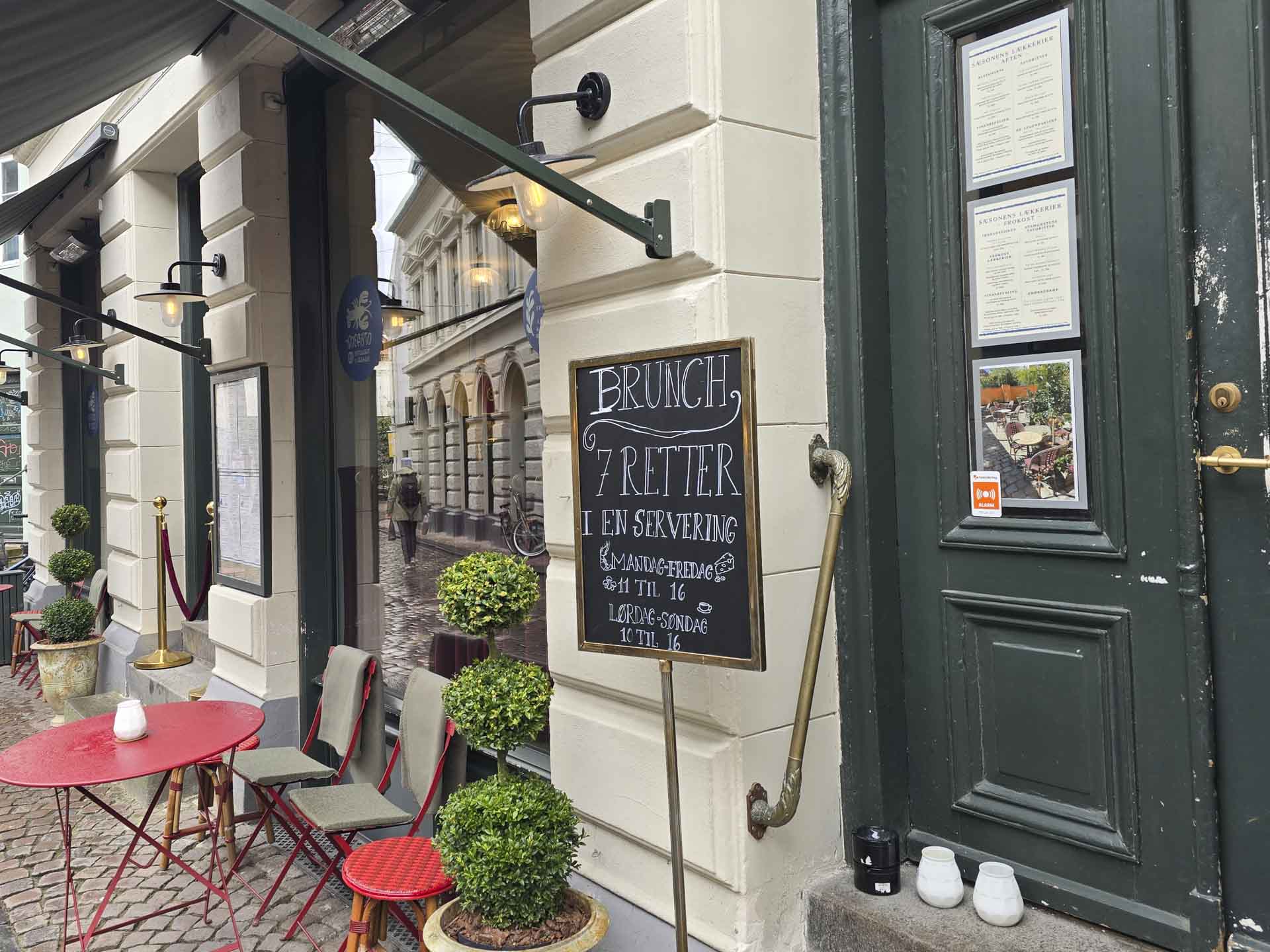 Mefisto set udefra Volden af