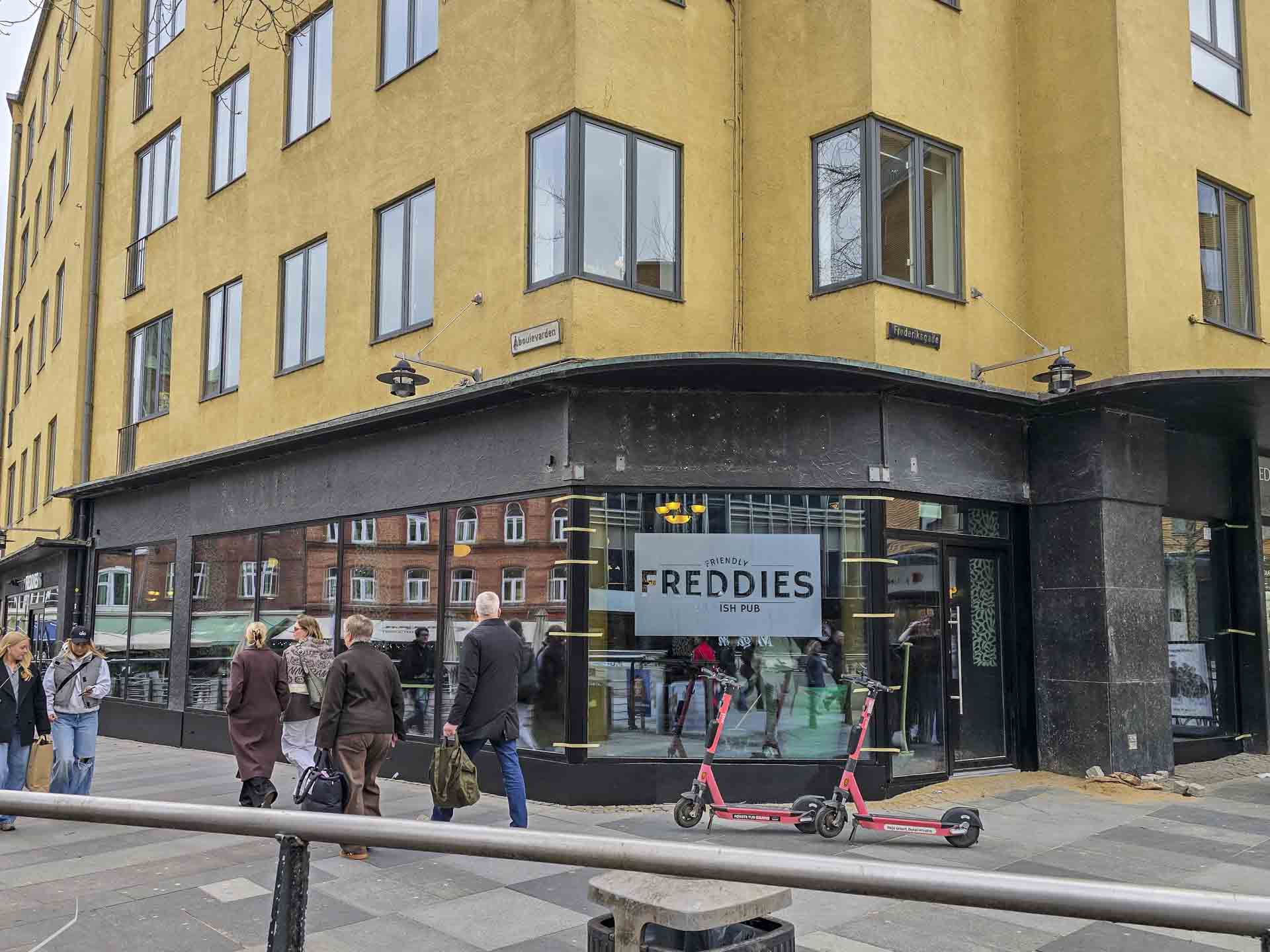 Freddies English Pub ved åen i Aarhus