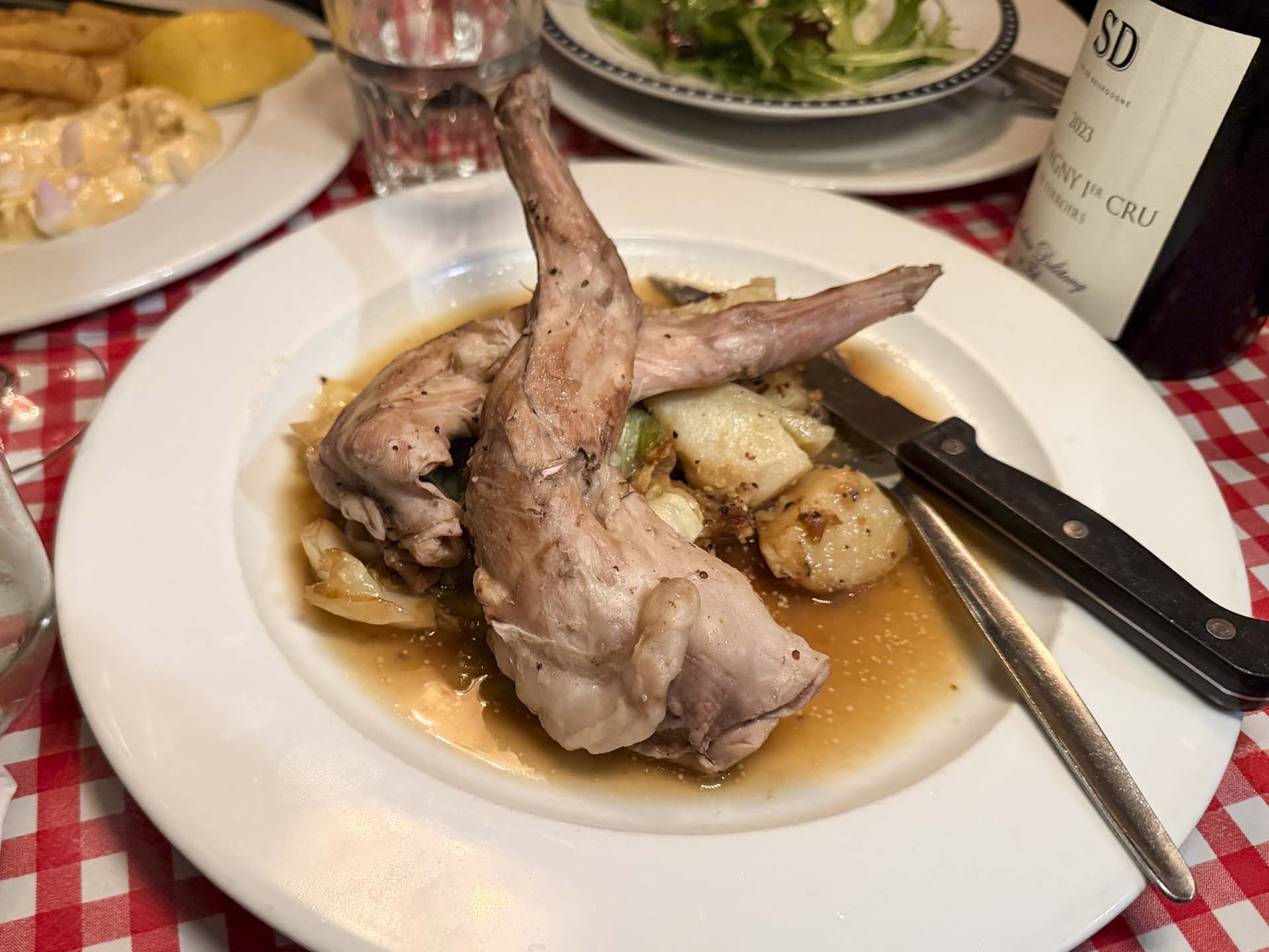 En flot portion med meget smagfuld kål og kanin, der var langt fra tør.