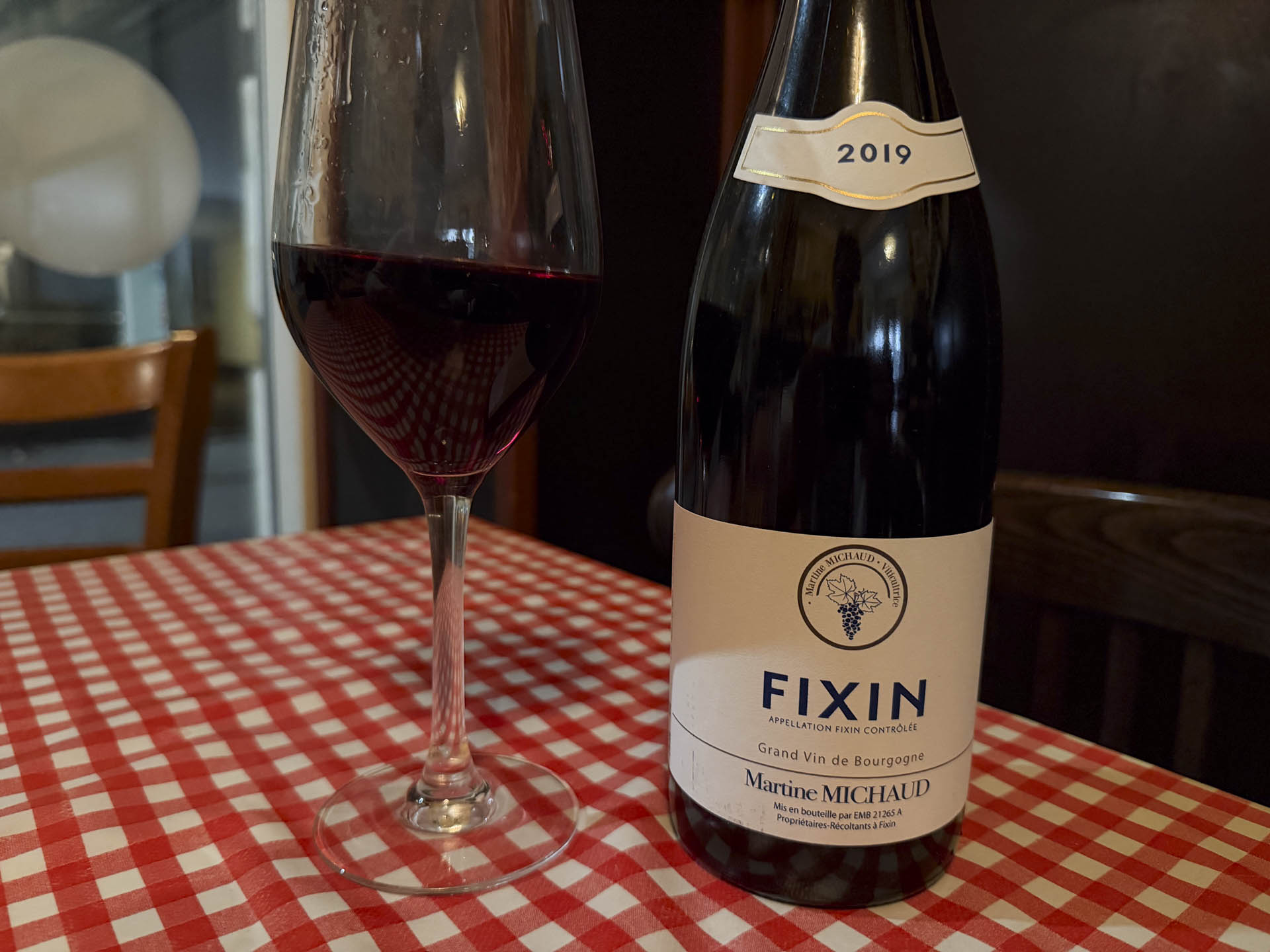 I glasset nød vi pinot noir fra kommunen Fixin i det nordlige Bourgogne.