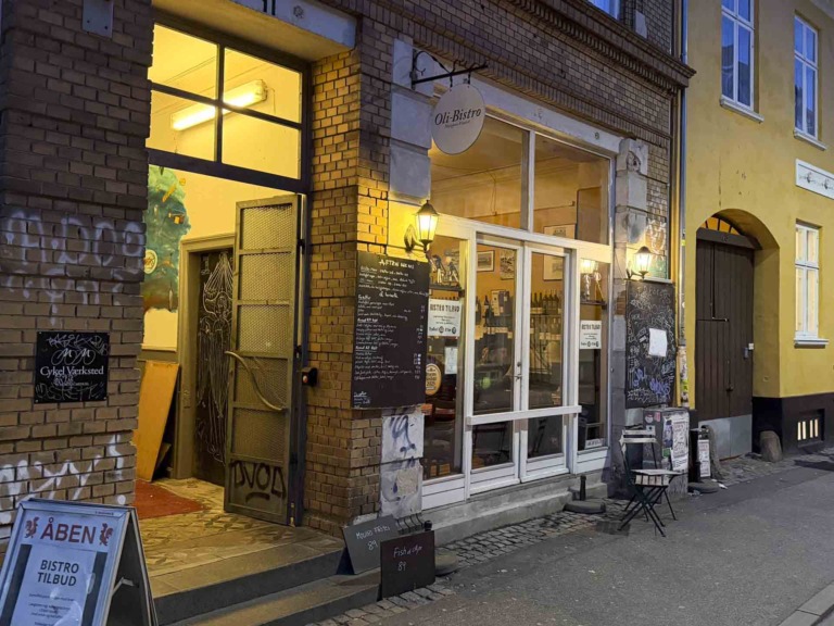 Oli-Bistro i Mejlgade set udefra