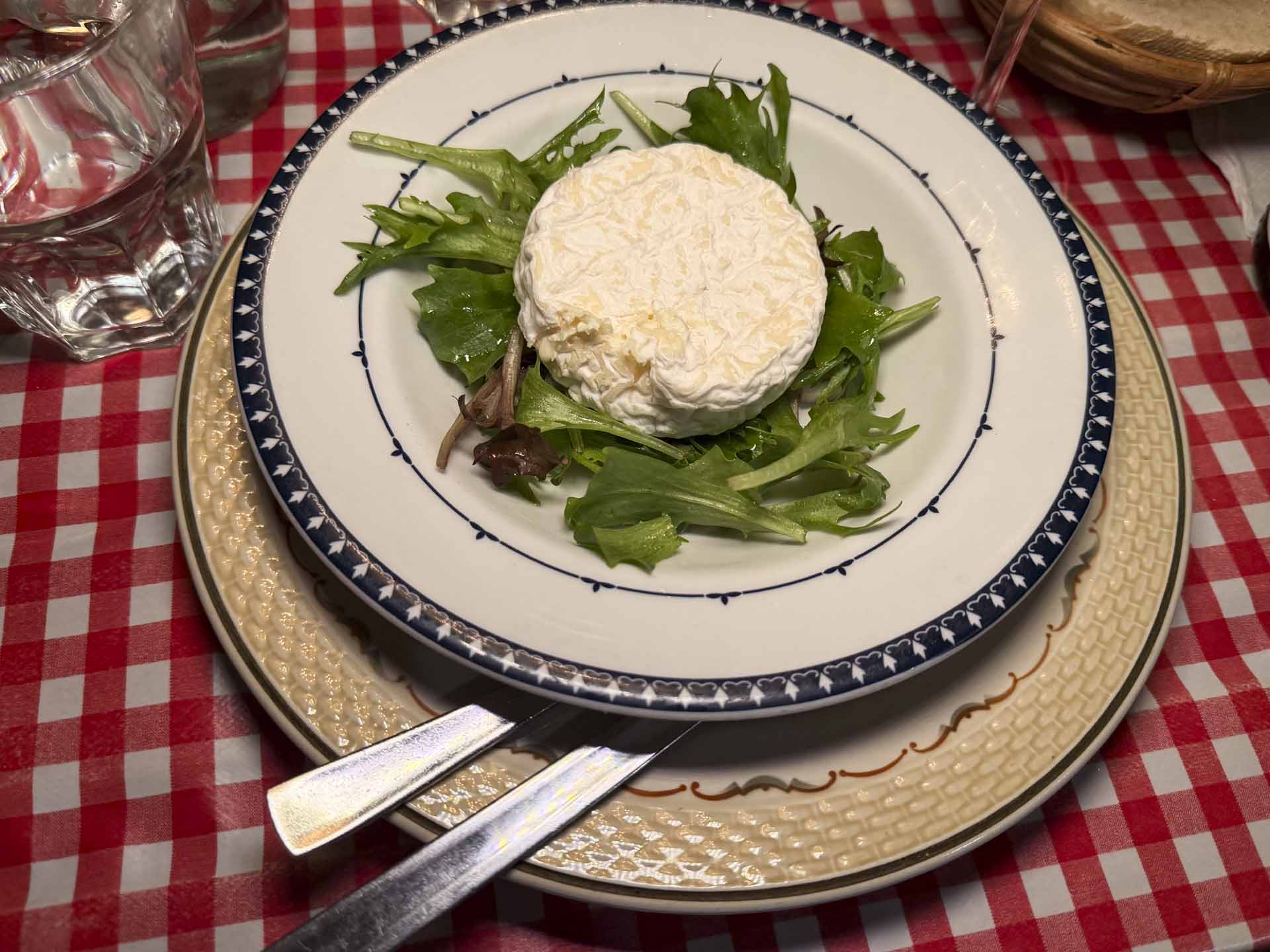 St. Marcellin-osten er fra Lyon-egnen, ikke langt fra Oliviers hjemstavn Savoie.