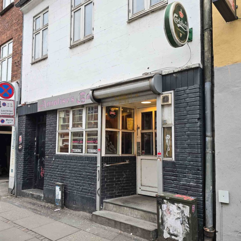 Annalises Bar