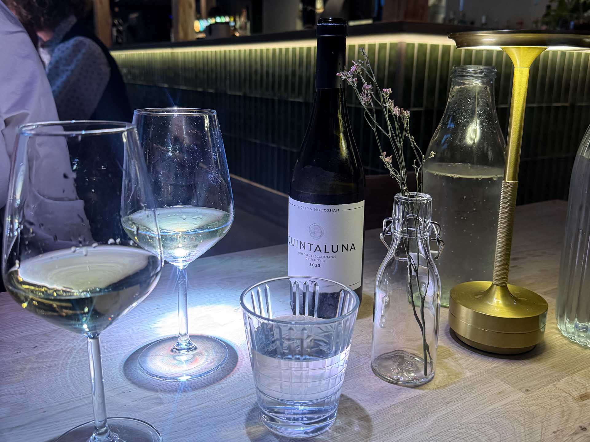 Vin til gode priser hos Bar Rolo ved åen i Aarhus C