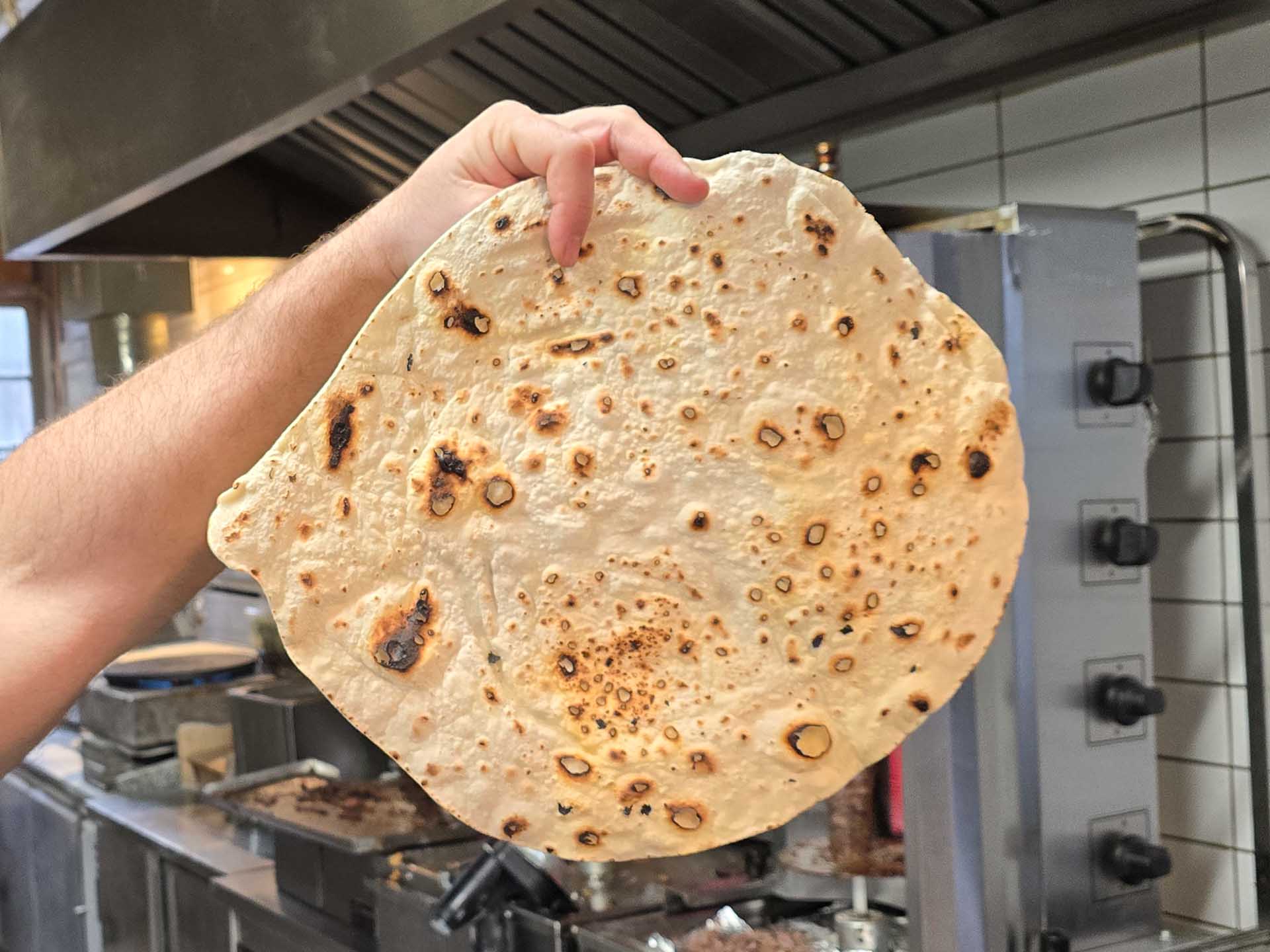 Fladbrødet hos Royal Shawarma er selvfølgelig hjemmebagt.