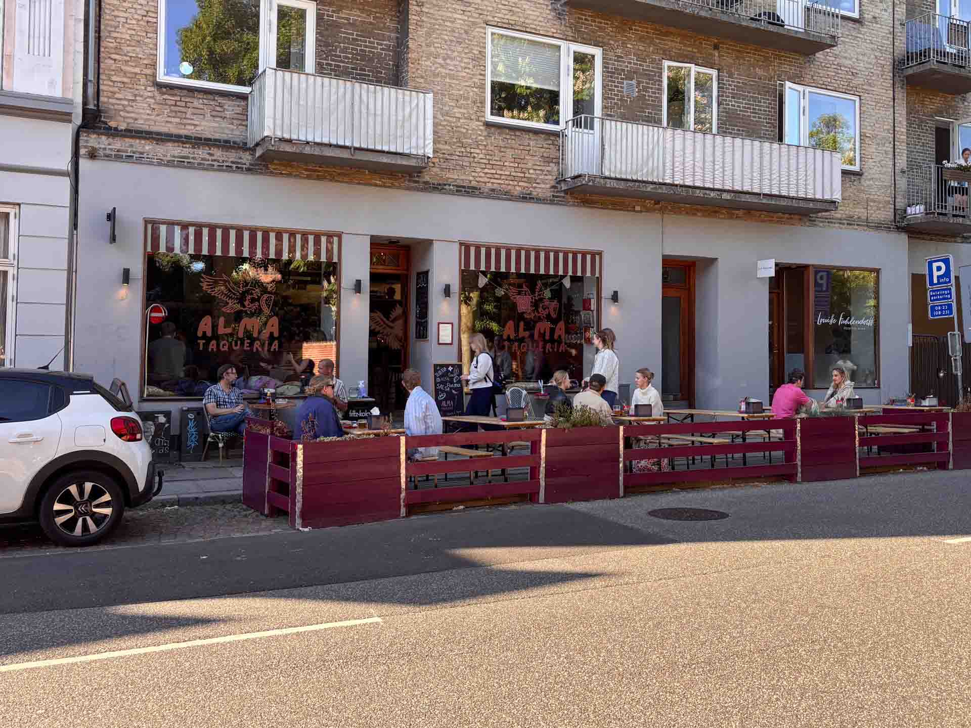 Alma Taqueria i Klostergade i Aarhus C set udefra gaden