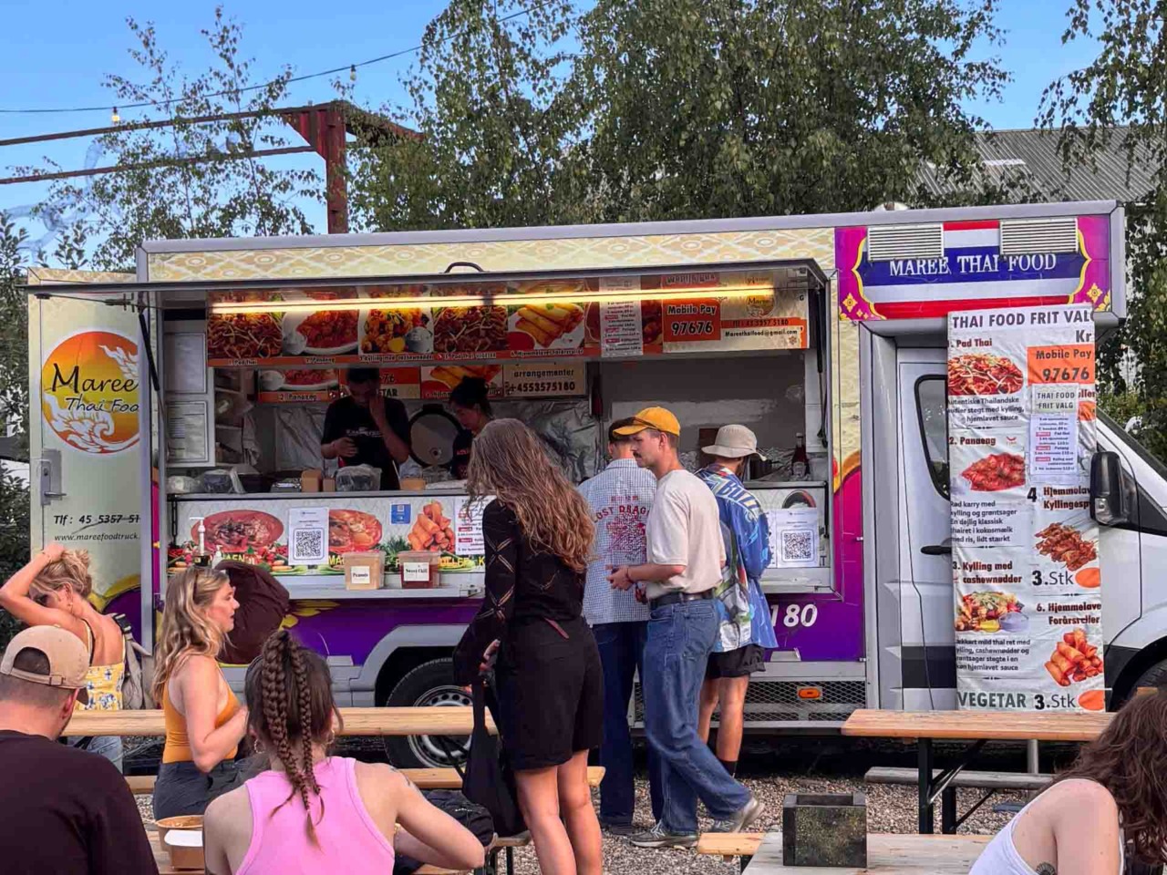 Maree Thaifood kommer fra Hasselager og er kendt lokalt. På Kaleido 2026 stod foodtrucken hos Volume Village under Ringgadebroen i Aarhus C.