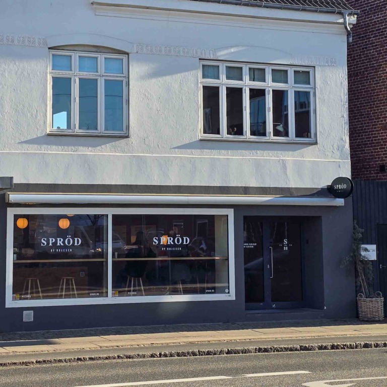 Spröd Pizza i Åbyh&oslash;j
