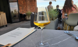 Pænt med gæster hos Restaurant Tiende på Aarhus Ø
