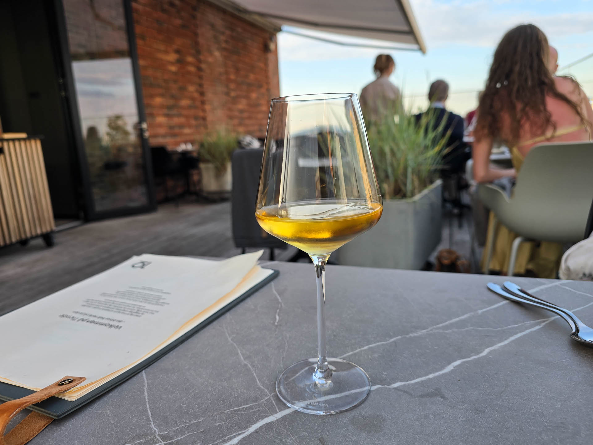 Pænt med gæster hos Restaurant Tiende på Aarhus Ø