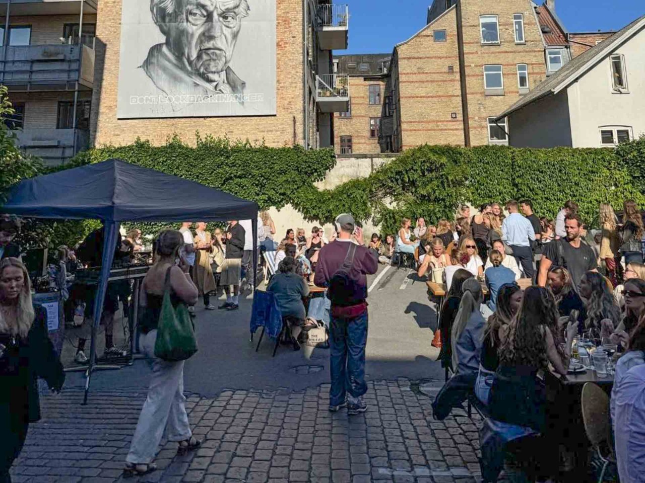 Baggårdsfest opslag - 8