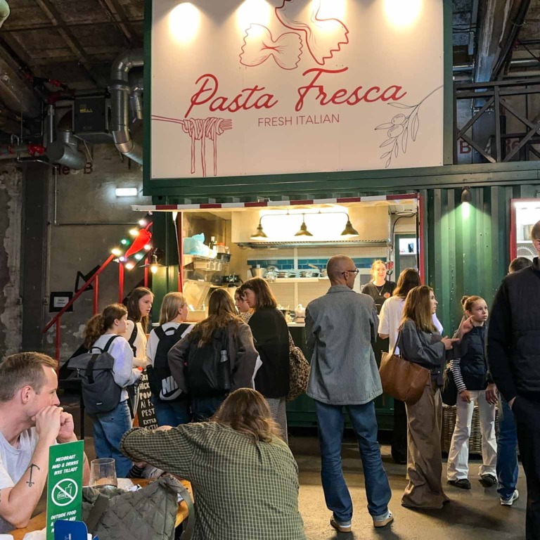 K&oslash; foran boden Pasta Fresca i Aarhus Street Food