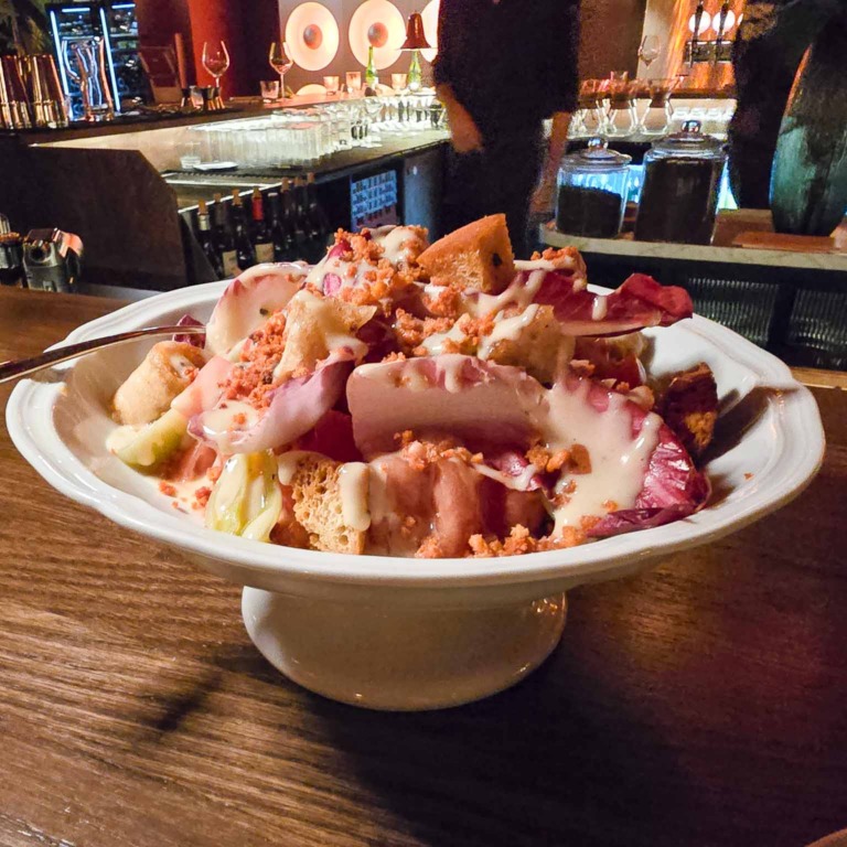 Salat med p&aring;l&aelig;g og cikorie hos Boca R&eacute;al