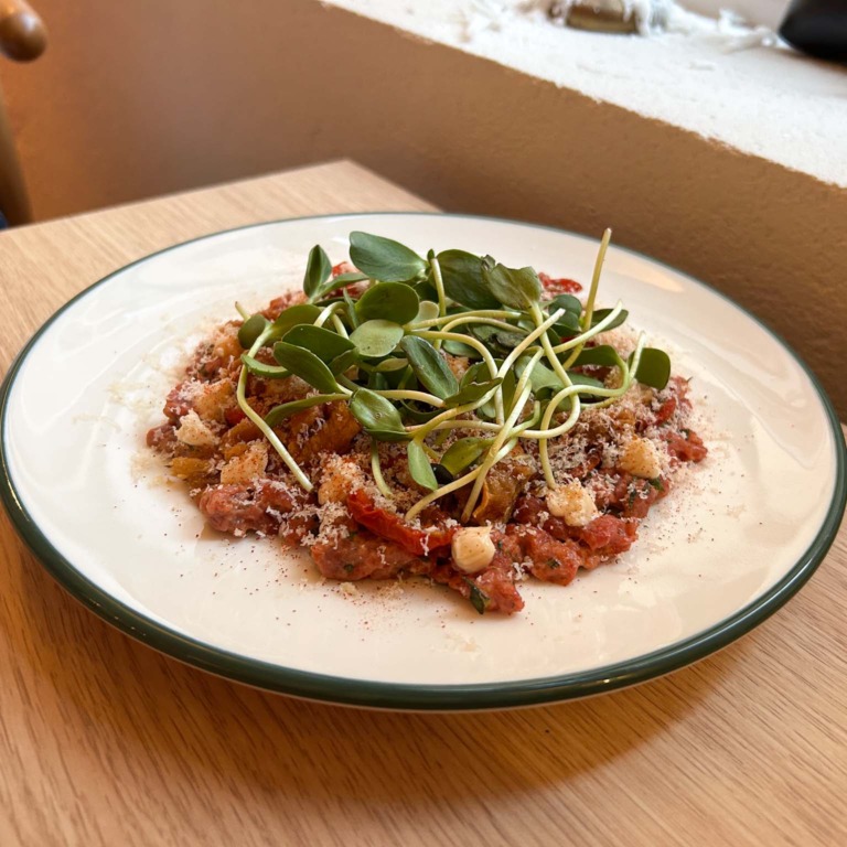 Tatar med karse hos Restaurant Ukurant i Mejlgade i Aarhus
